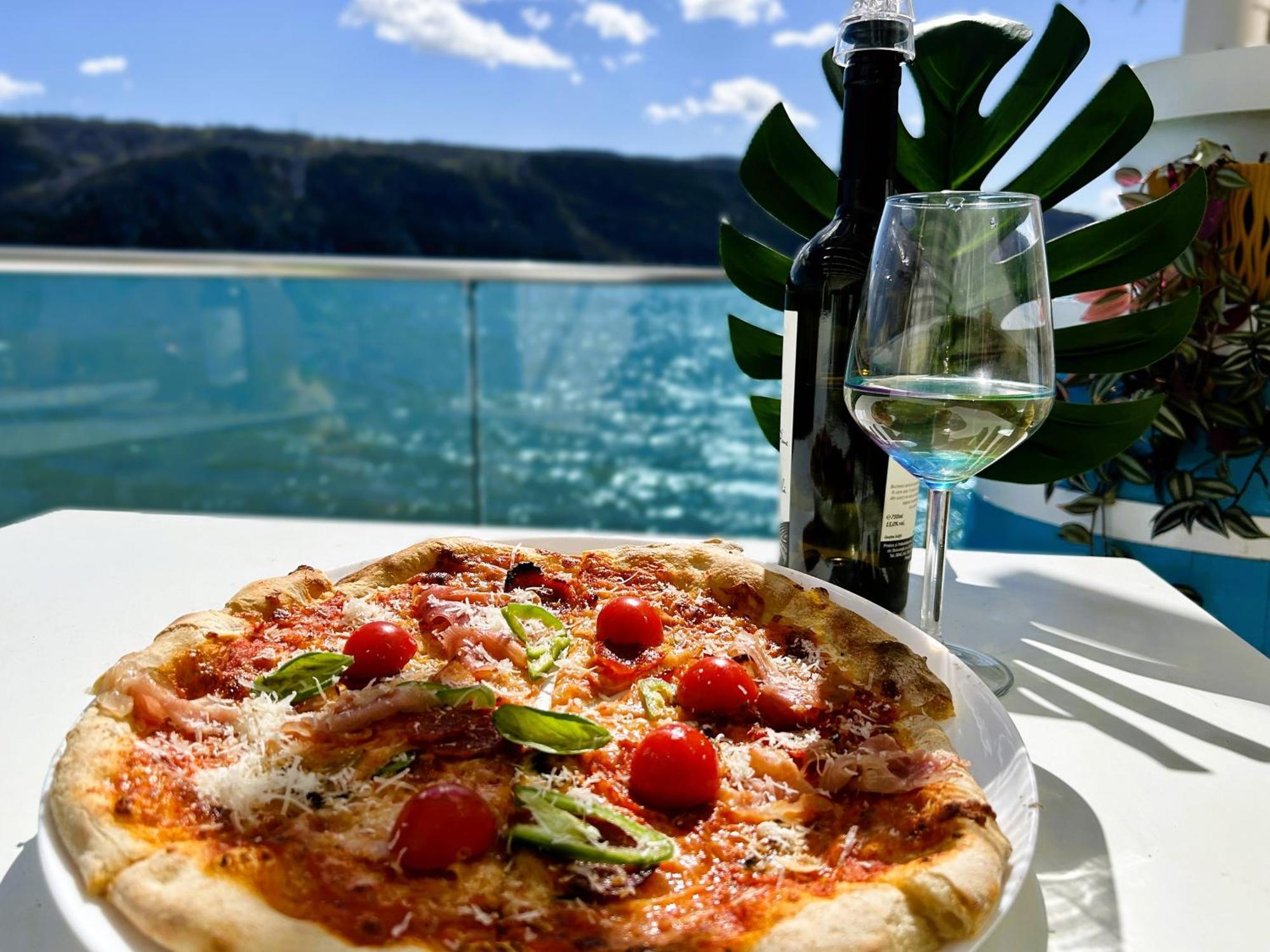 Riviera 990 - Resort & Restaurant Ieşelniţa Dış mekan fotoğraf