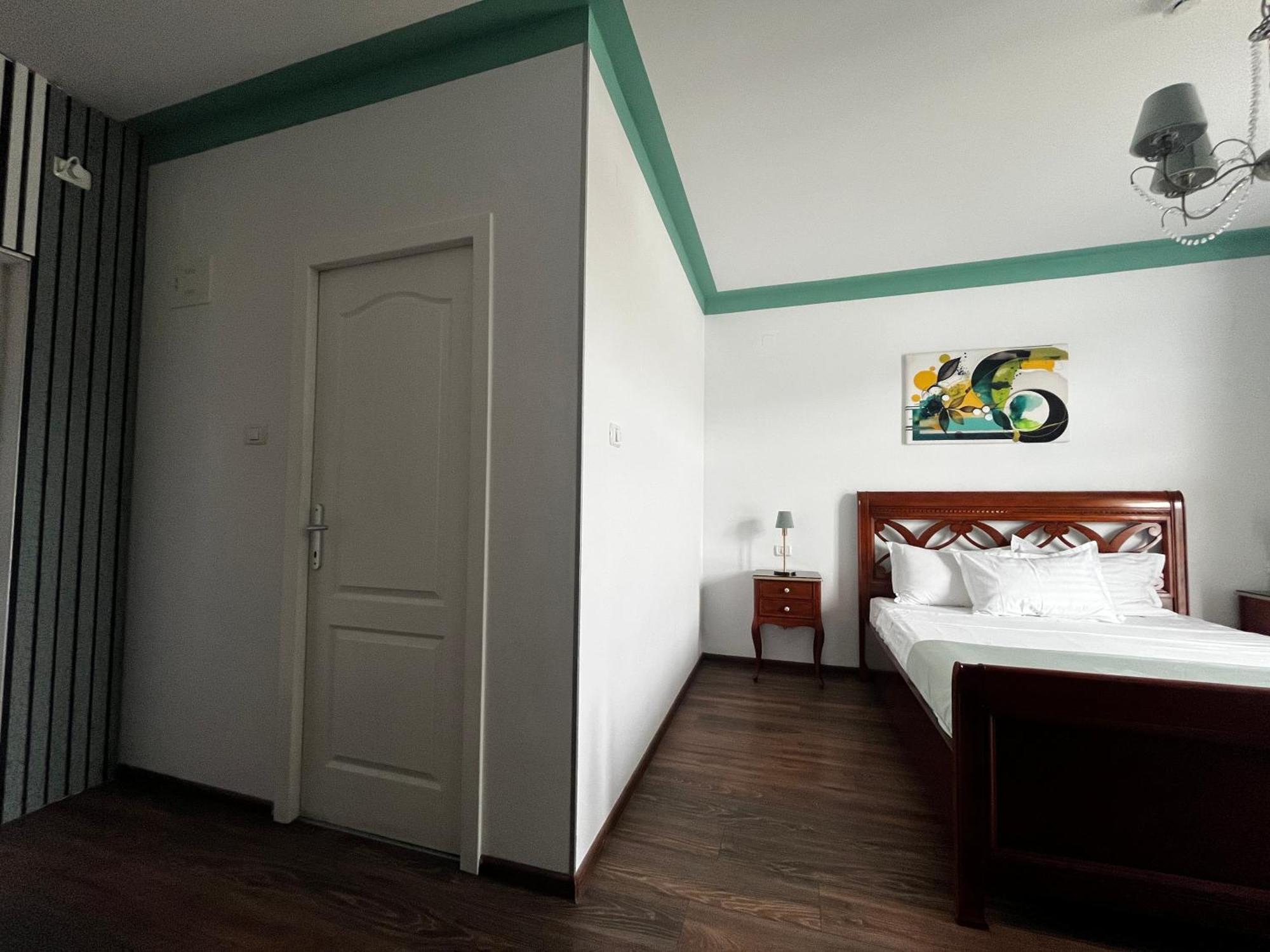 Riviera 990 - Resort & Restaurant Ieşelniţa Dış mekan fotoğraf