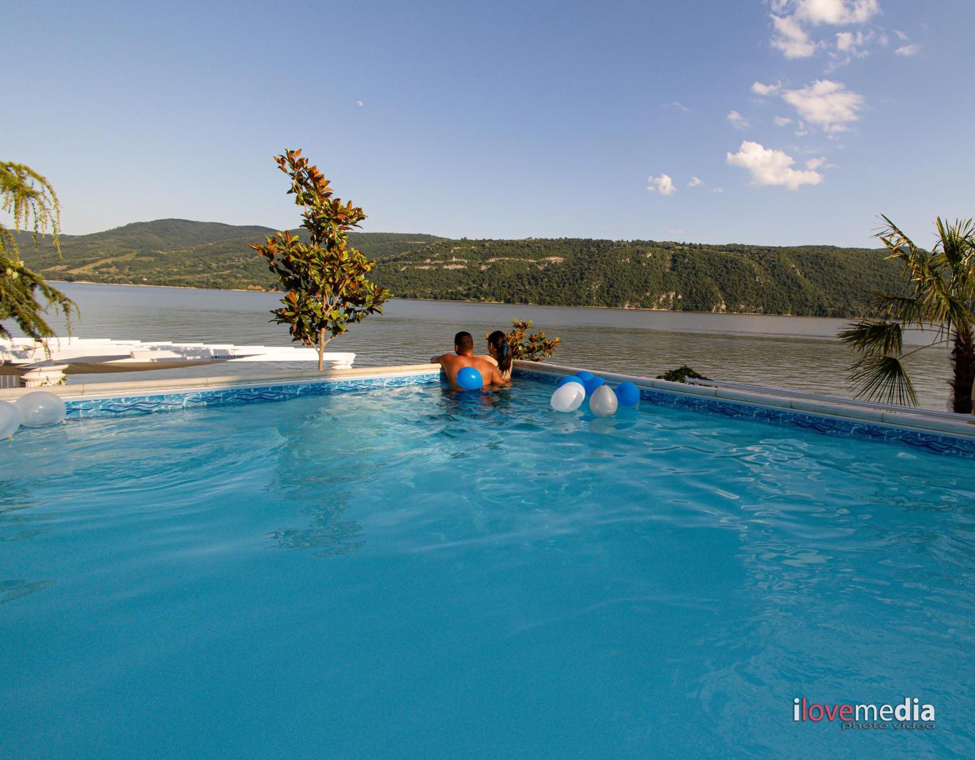 Riviera 990 - Resort & Restaurant Ieşelniţa Dış mekan fotoğraf