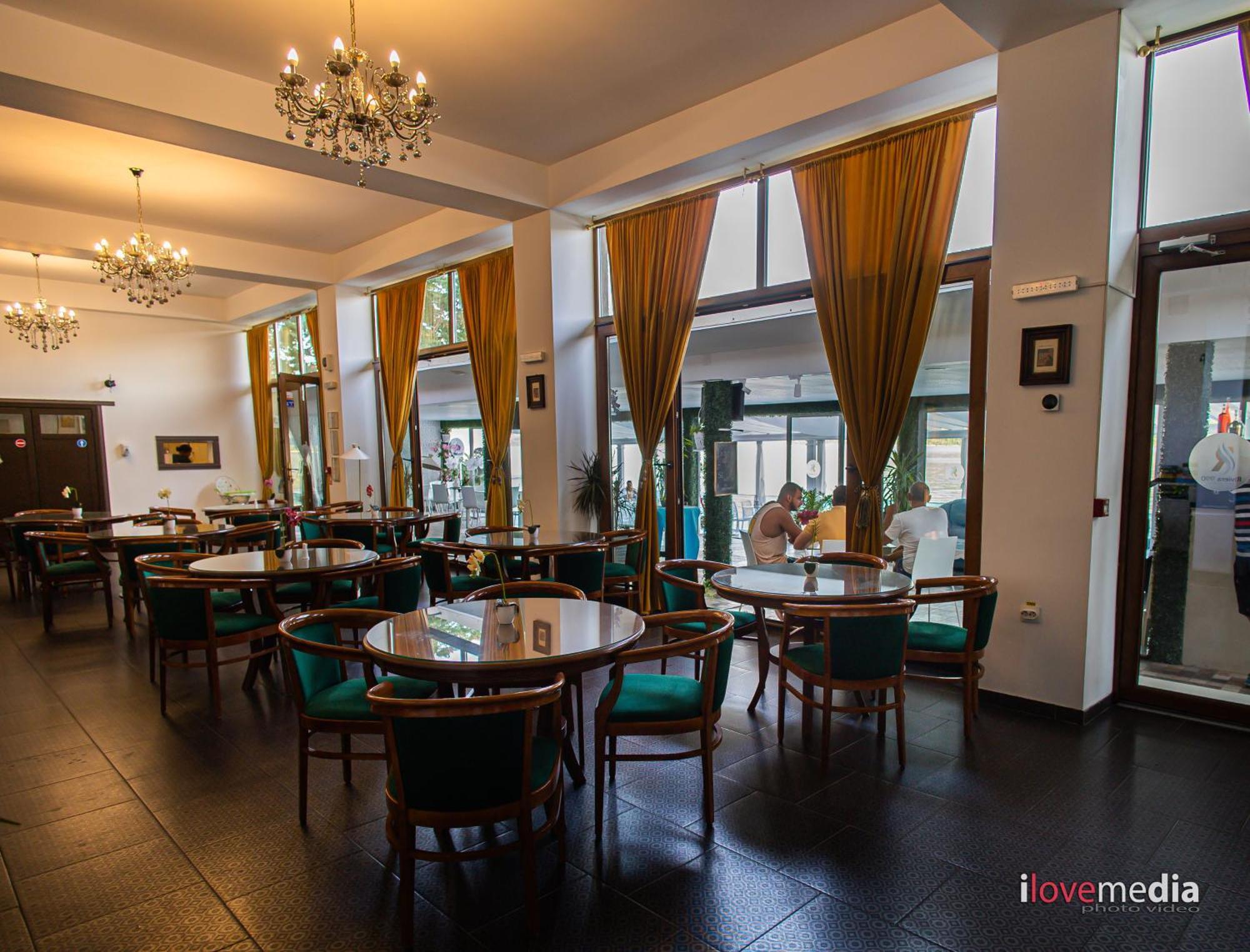 Riviera 990 - Resort & Restaurant Ieşelniţa Dış mekan fotoğraf